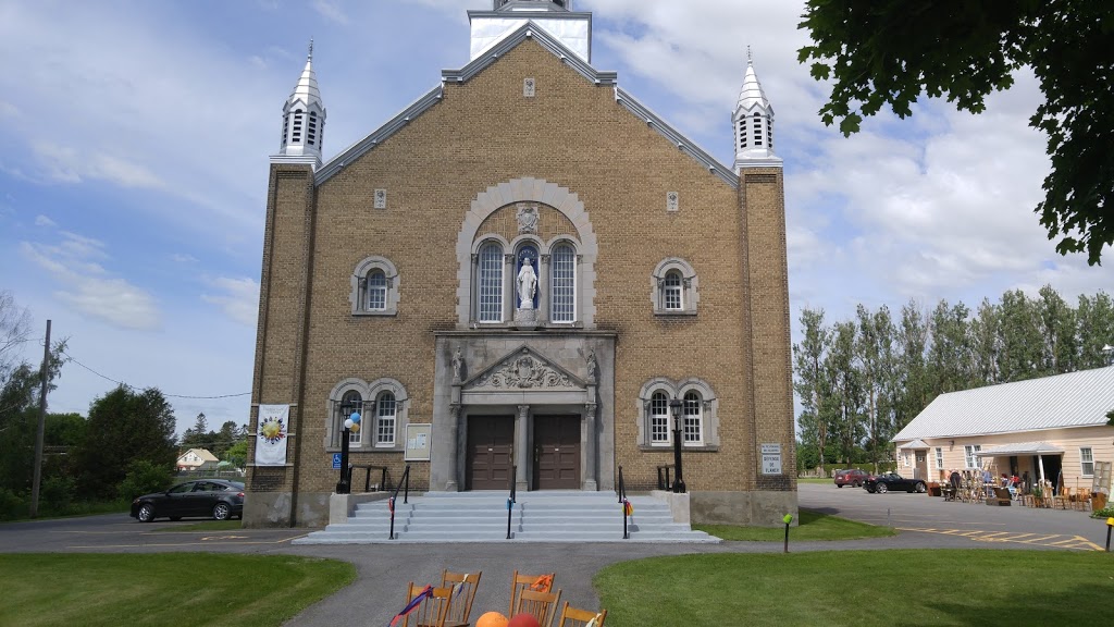 Presbytere Notre Dame Du Mont Carmel | 27 Rue de lÉglise N, Lacolle, QC J0J 1J0, Canada | Phone: (450) 246-3836