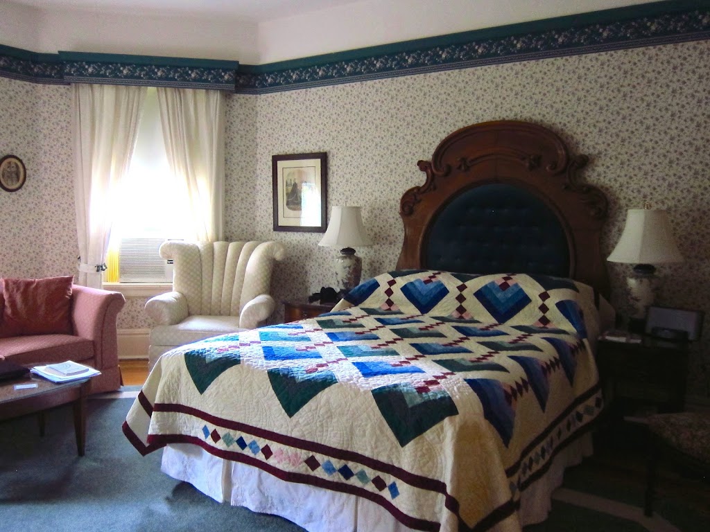 Elmwood Heritage Inn | 121 N River Rd, Charlottetown, PE C1A 3K7, Canada | Phone: (877) 933-3310