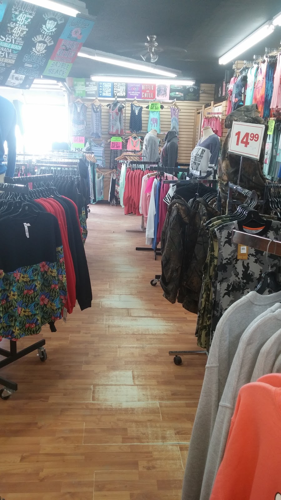 Lake shore store | 101 Main St, Sauble Beach, ON N0H 2G0, Canada | Phone: (519) 422-1444