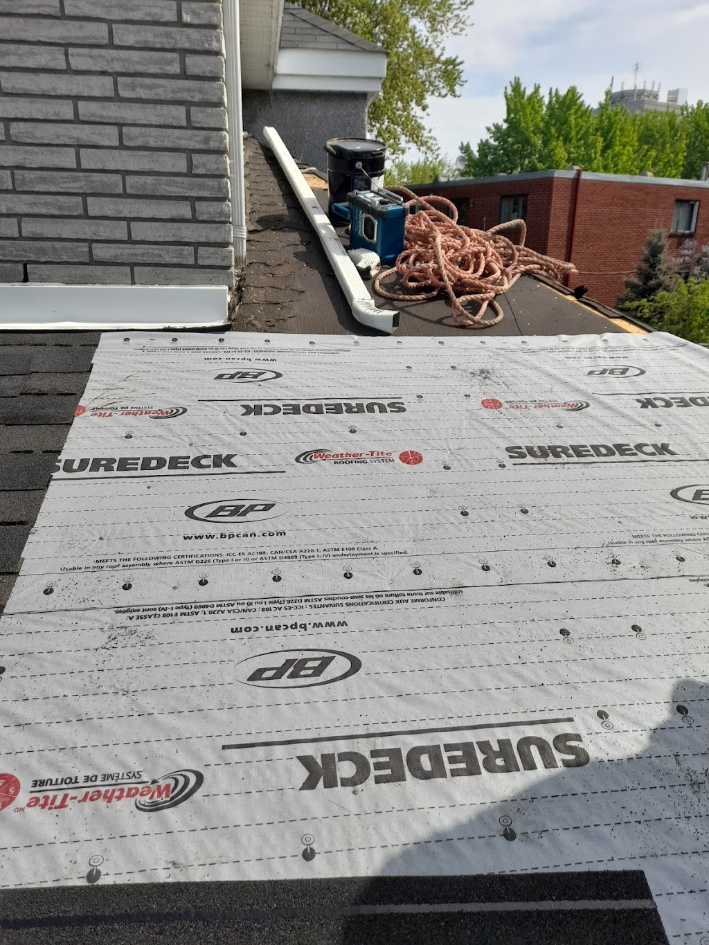 MONTREAL ROOFERS | 164 Av. Seigniory, Pointe-Claire, QC H9R 1K1, Canada | Phone: (514) 497-8337