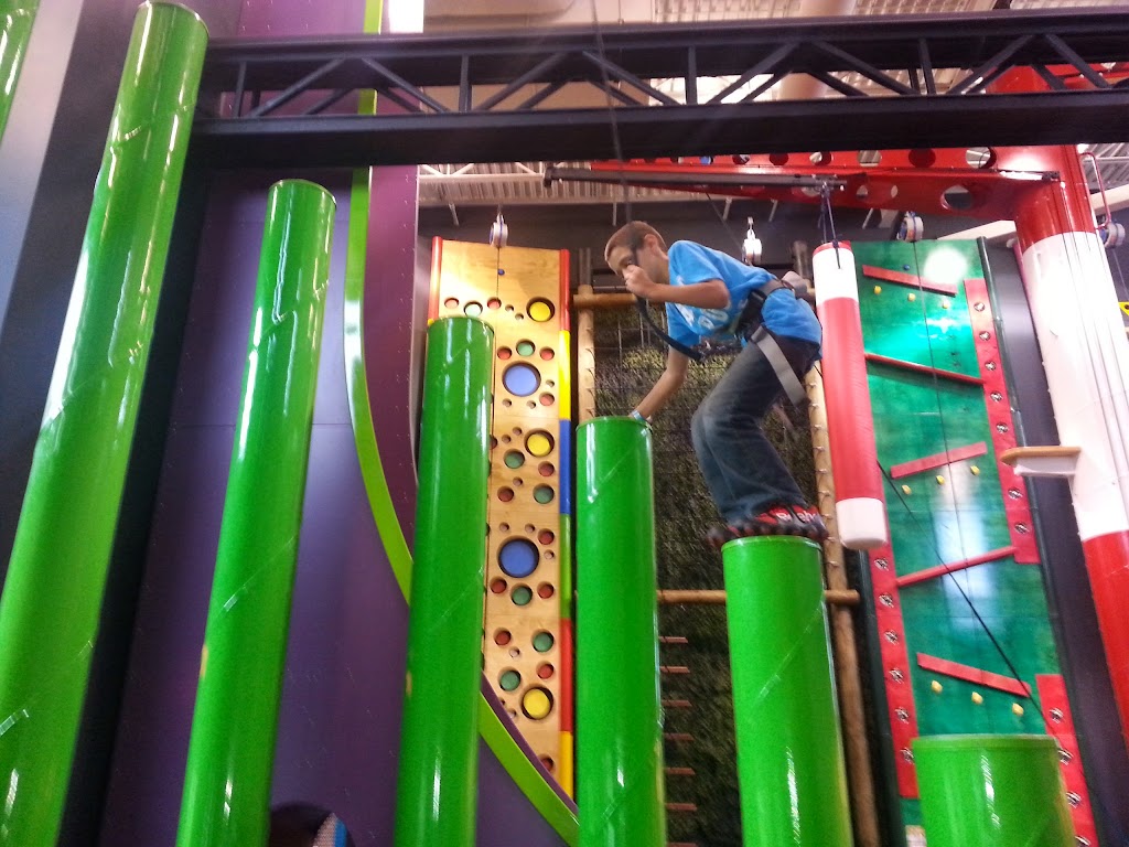 Escalade Clip n Climb Laval | 2929 Boulevard Saint-Martin O, Laval, QC H7T 2Y8, Canada | Phone: (450) 934-9493