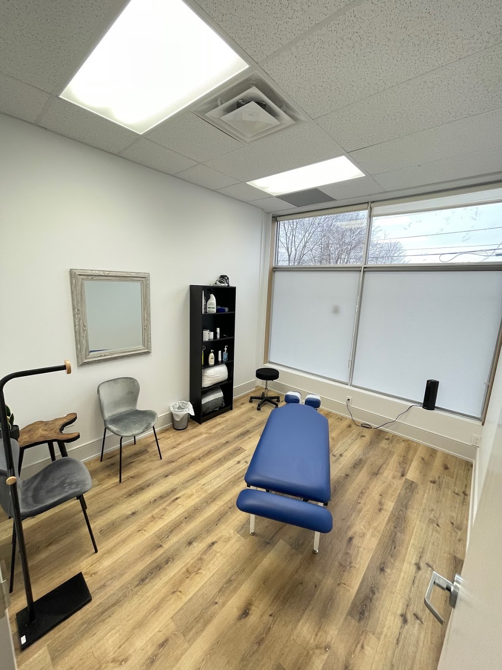 Dr. Igor Gongalskyy | GMG Chiropractic | 350 Burnhamthorpe Rd E unit 7, Mississauga, ON L5A 3S5, Canada | Phone: (647) 978-4469