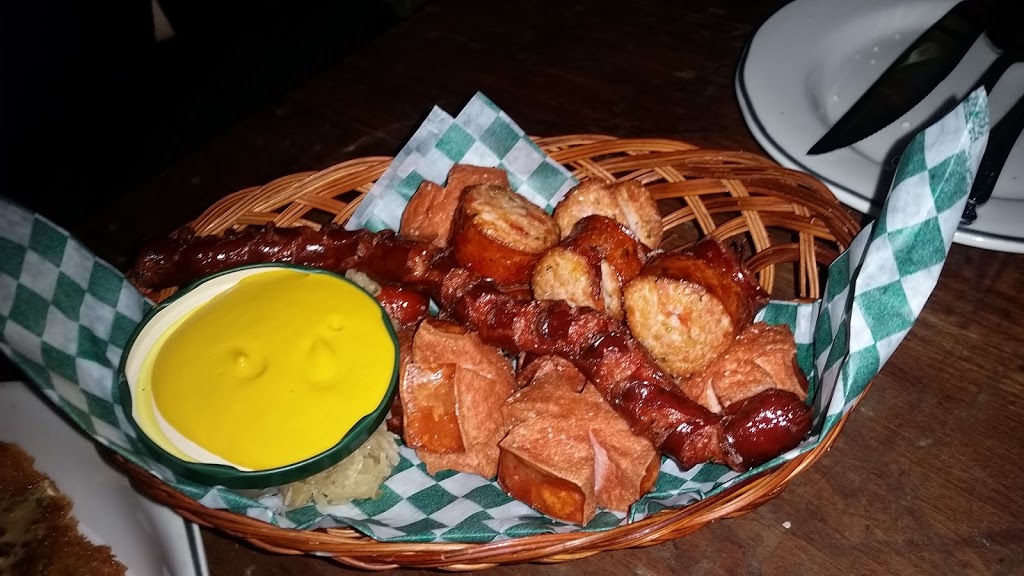 Tennessee Tavern | 1554 Queen St W, Toronto, ON M6R 1A6, Canada | Phone: (416) 535-7777