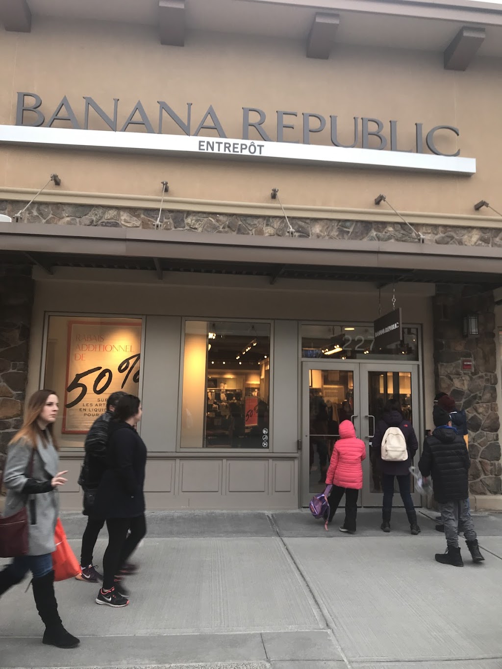 Banana Republic Factory Store | 19001 Chemin Notre Dame SUITE 227, Mirabel, QC J7J 0T1, Canada | Phone: (450) 419-5161