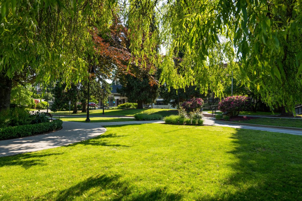 Thornebridge Gardens Retirement Residence | 649 8th Ave, New Westminster, BC V3M 2R2, Canada | Phone: (604) 524-6100