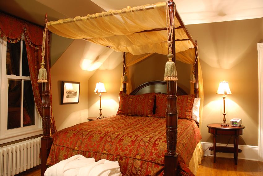 Heritage Hideaway Bed & Brkfst | 36 Rutledge St, Bedford, NS B4A 1W9, Canada | Phone: (902) 835-3605