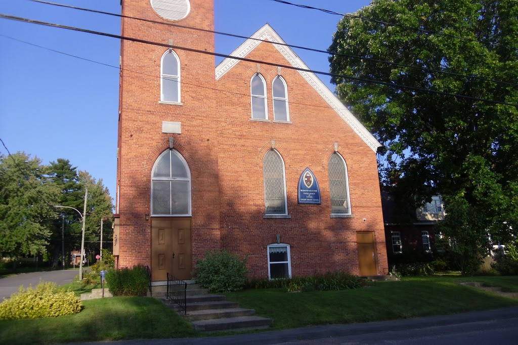 Richmond-Melbourne United Church | 247 Rue Principale S, Richmond, QC J0B 2H0, Canada | Phone: (819) 826-3323