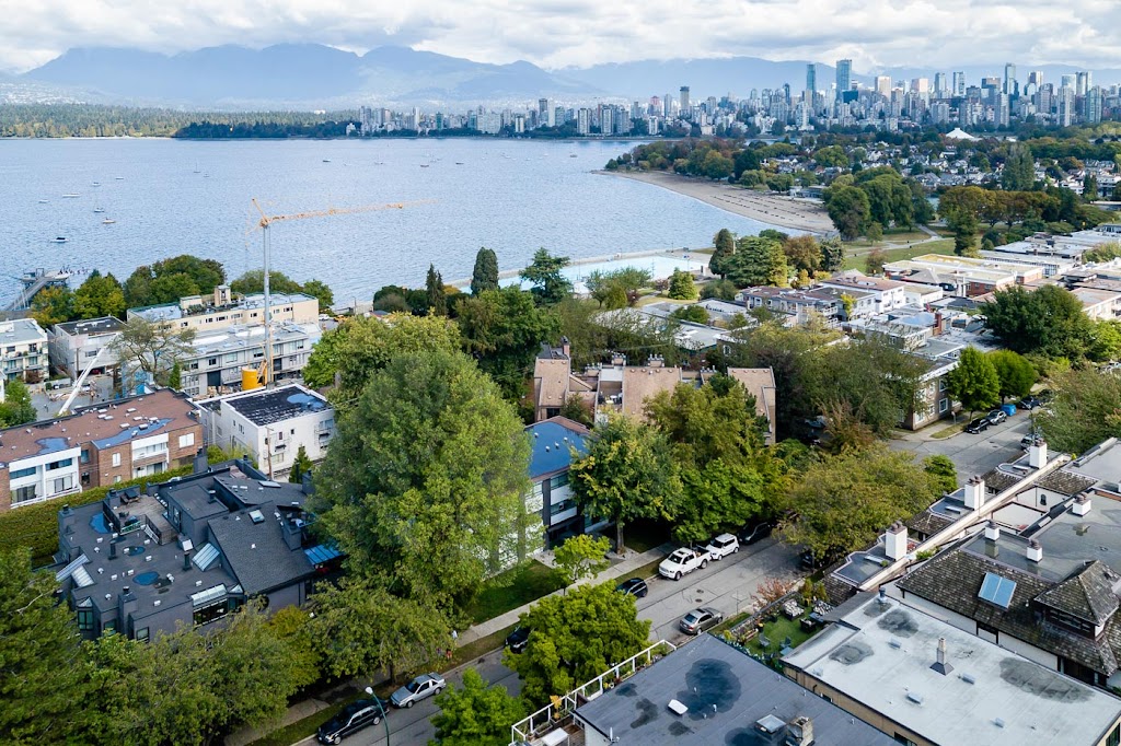 York Manor - 2425 York Avenue, Kitsilano, Vancouver | 2425 York Ave, Vancouver, BC V6K 1C9, Canada | Phone: (604) 505-6810