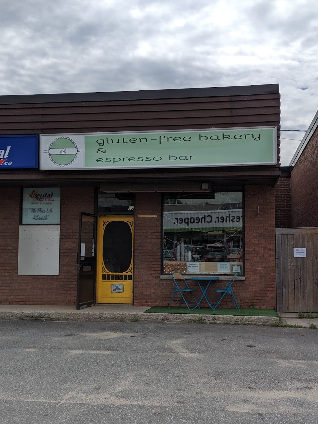 Blue Moon Muskoka Gluten-Free Baking Co.& Espresso Bar | 13 Cann St, Huntsville, ON P1H 1K7, Canada | Phone: (705) 789-9503