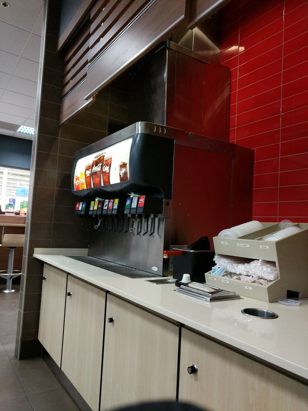 McDonalds | Wal-Mart - Carrefour, 4520 Boulevard des Récollets, Trois-Rivières, QC G9A 4N2, Canada | Phone: (819) 373-5408