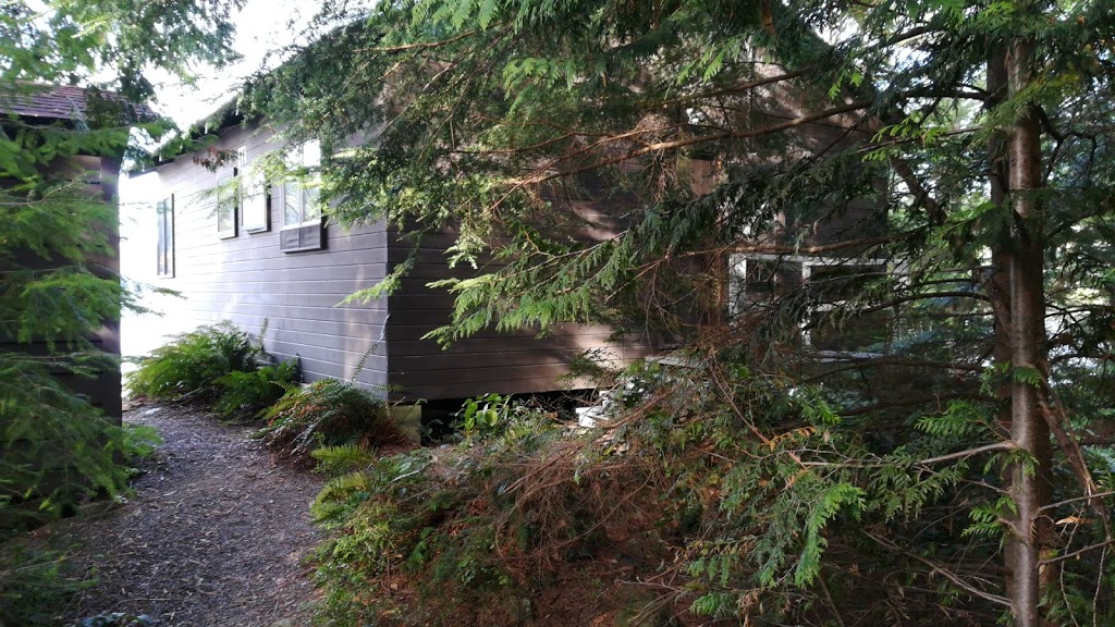 Eastman Waterfront Cottage | 1628 Mt Gardner Rd, Bowen Island, BC V0N 1G2, Canada | Phone: (888) 604-1475