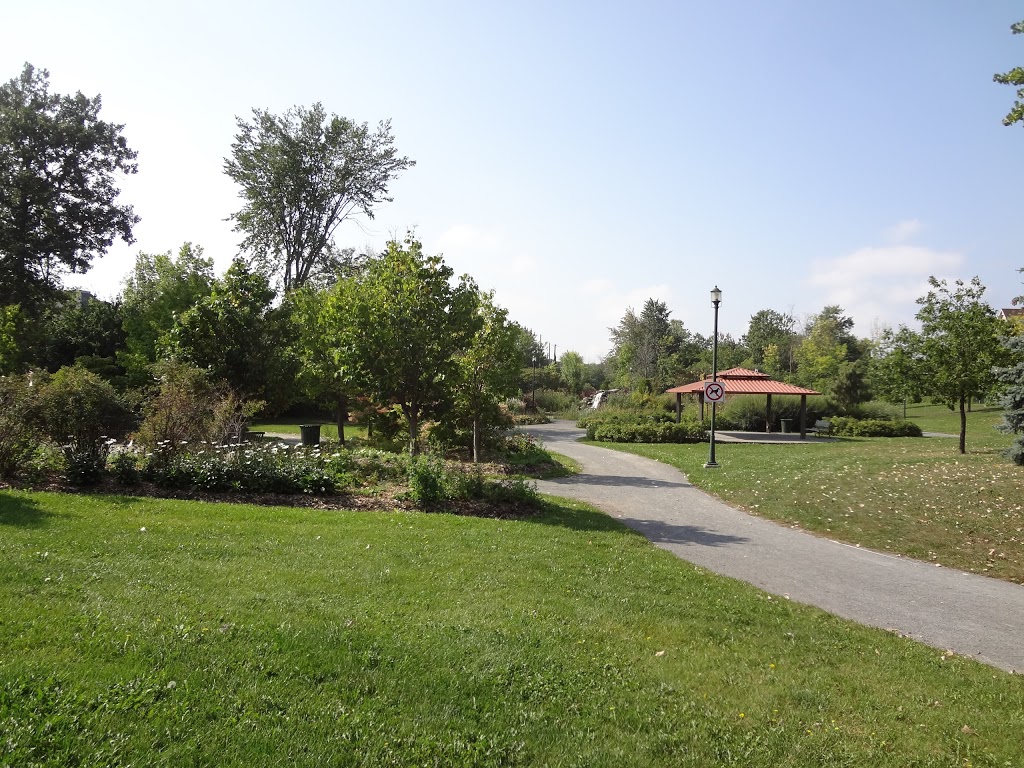 Parc Guillaume-Bruneau | Rue William-Chapman, Saint-Laurent, QC H4R 3C3, Canada