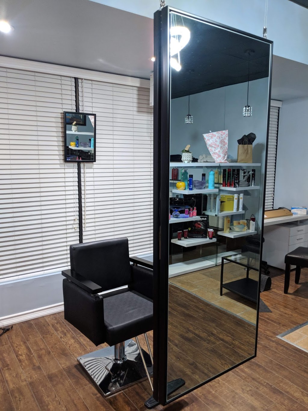 Hair by De strand | 157 King St W, Cambridge, ON N3H 1B5, Canada | Phone: (519) 221-6015