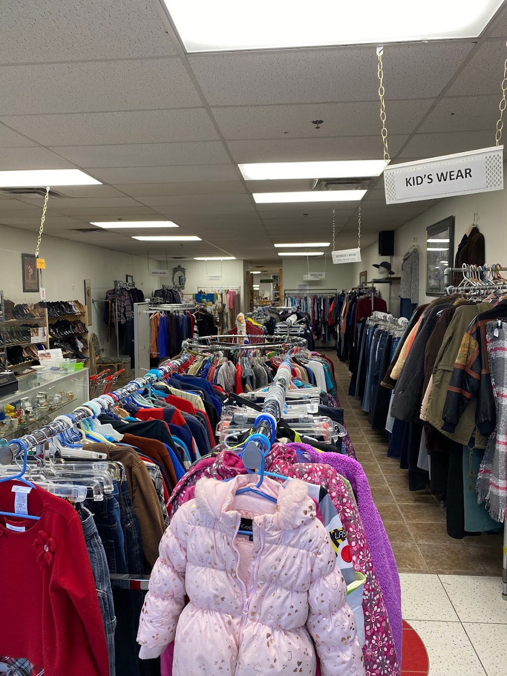 Napanee Charitable Thrift Store | 113 Richmond Blvd, Napanee, ON K7R 3Z8, Canada | Phone: (613) 354-0123