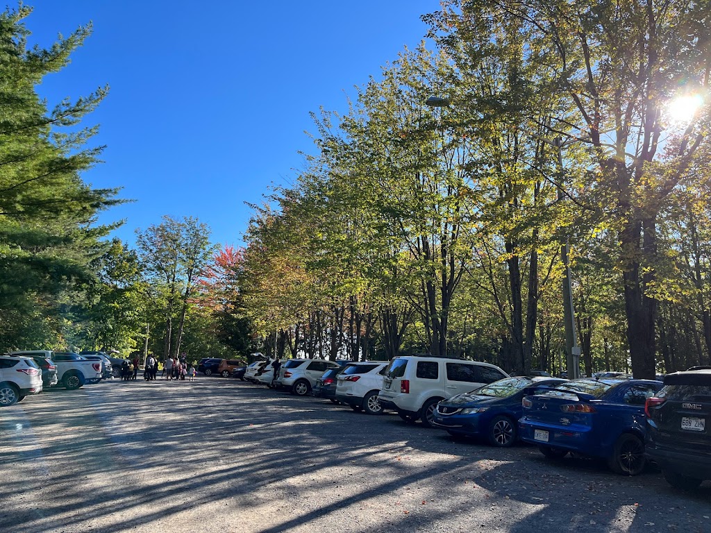 Parking et entrée parc régional bois de Belle-Rivière | JWC7+98, Mirabel, QC J7N 2V8, Canada | Phone: (450) 258-4924