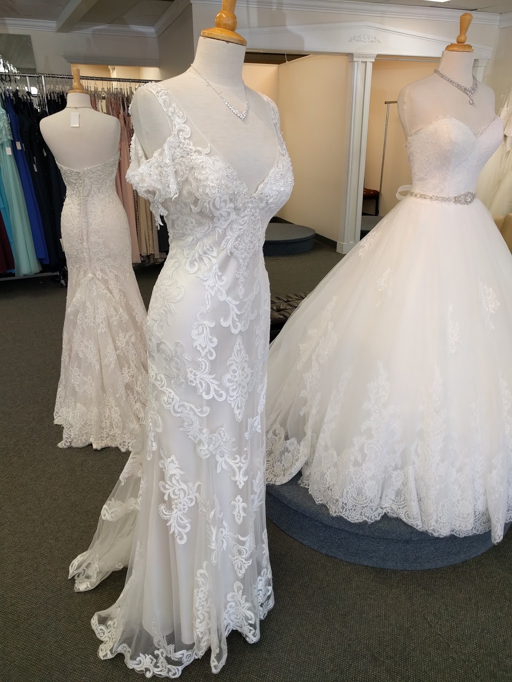 Bridal Fashion Fraire | 8108 Yonge St unit 3-4, Thornhill, ON L4J 1W4, Canada | Phone: (905) 709-1680