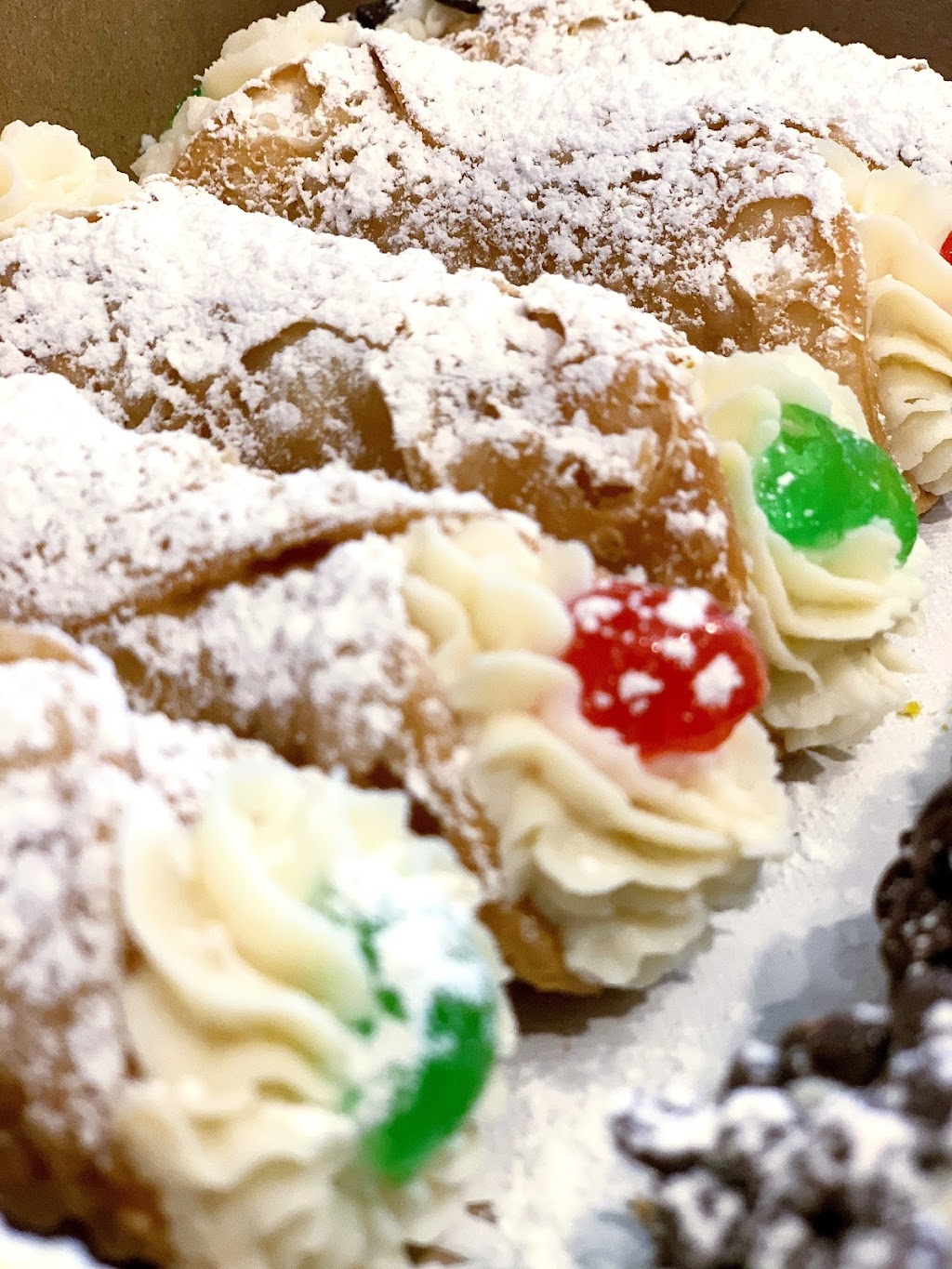 Mangia Bello Pasticceria | 612 Acadia Dr, Hamilton, ON L8W 3J7, Canada | Phone: (905) 719-5622