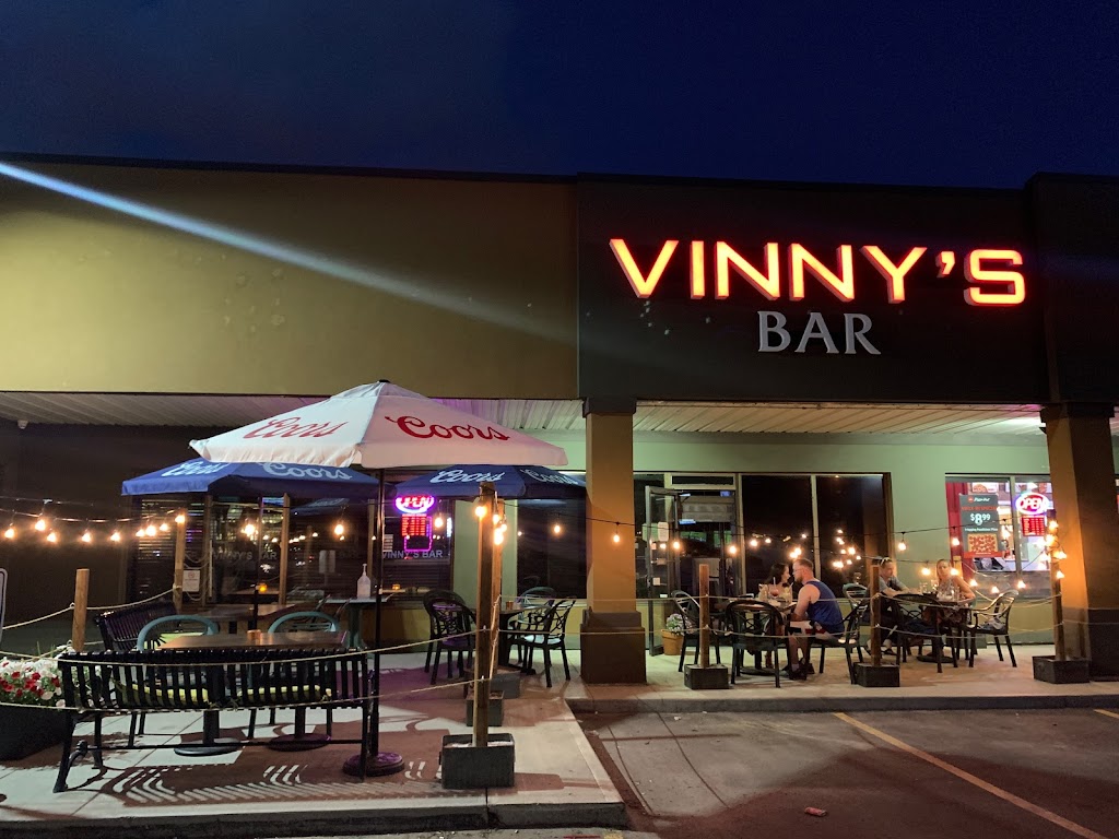 Vinnys Bar | 807 Saddleback Rd NW, Edmonton, AB T6J 5R4, Canada | Phone: (780) 435-3888