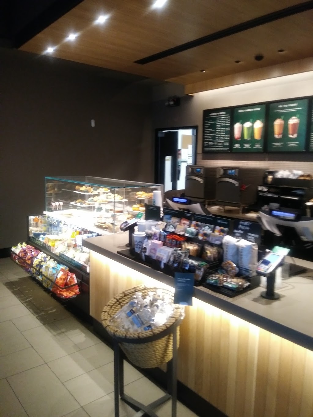 Starbucks | 666 Burnhamthorpe Rd, Etobicoke, ON M9C 2Z4, Canada | Phone: (437) 217-6918