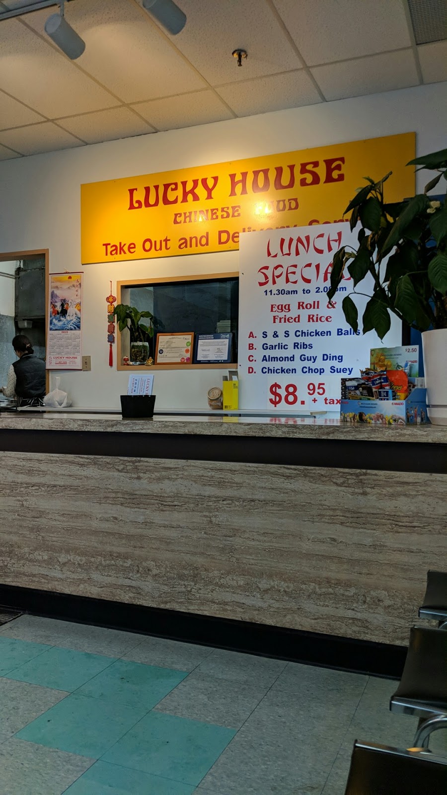 Lucky House Take-Out | 1675 Tenth Line Rd, Orléans, ON K1E 3P6, Canada | Phone: (613) 837-1618