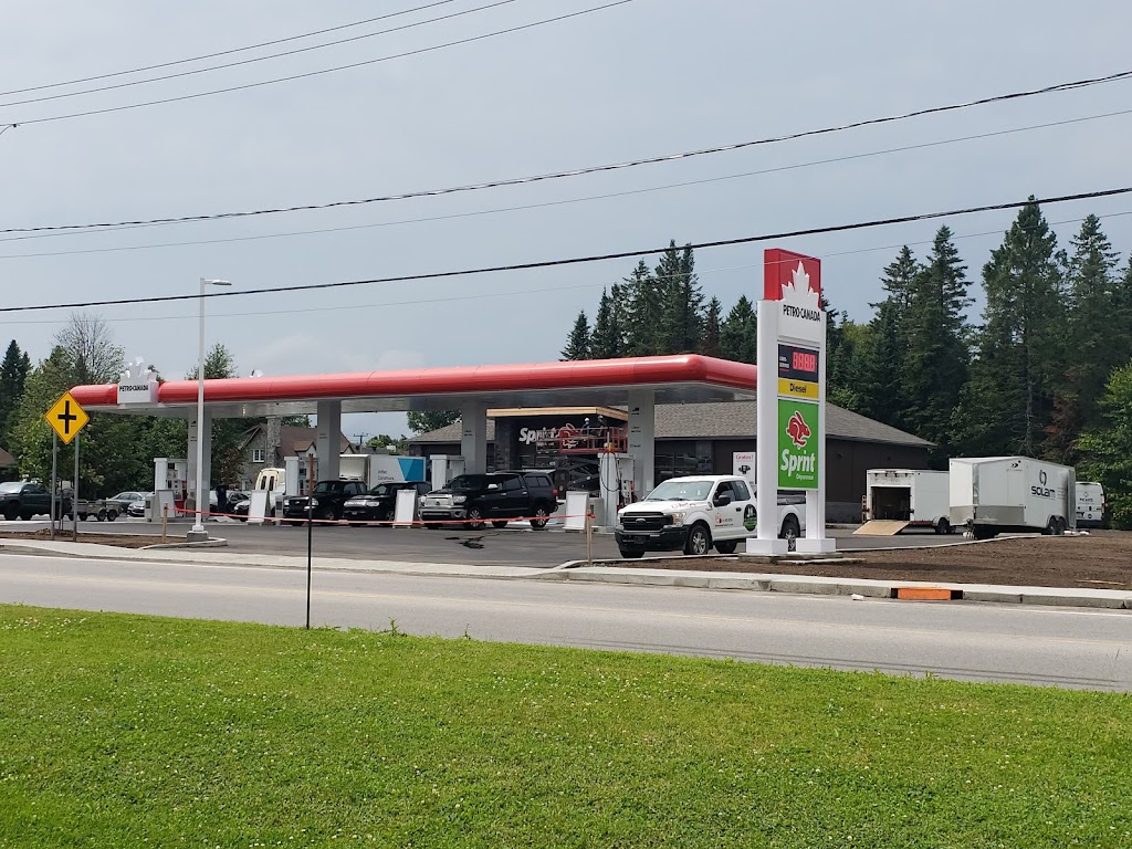 Dépanneur Sprint / Petro-Canada | 435 Bd Jacques Cartier, Shannon, QC G0A 4N0, Canada | Phone: (418) 844-2528