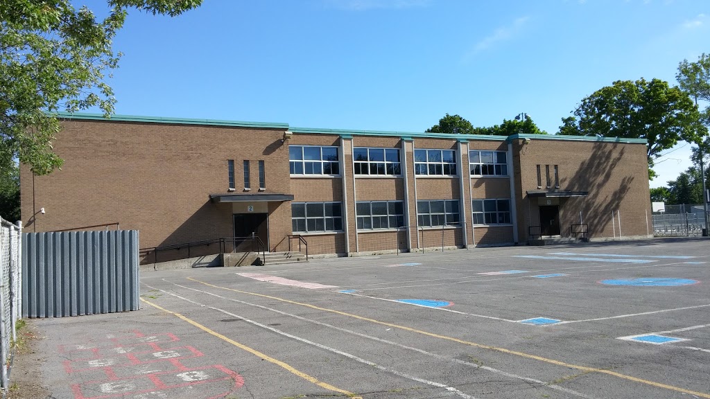 École Le Carignan | 11480 Boulevard Rolland, Montréal-Nord, QC H1G 3T9, Canada | Phone: (514) 328-3570