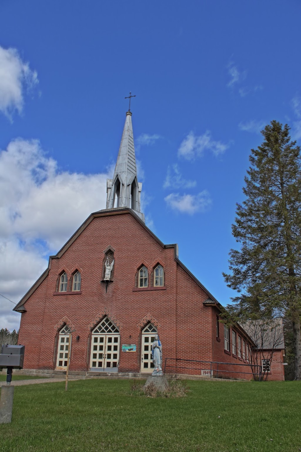 Église Saint-Michel | 95 Rue de lÉglise, Mont-Saint-Michel, QC J0W 1P0, Canada | Phone: (819) 587-3261