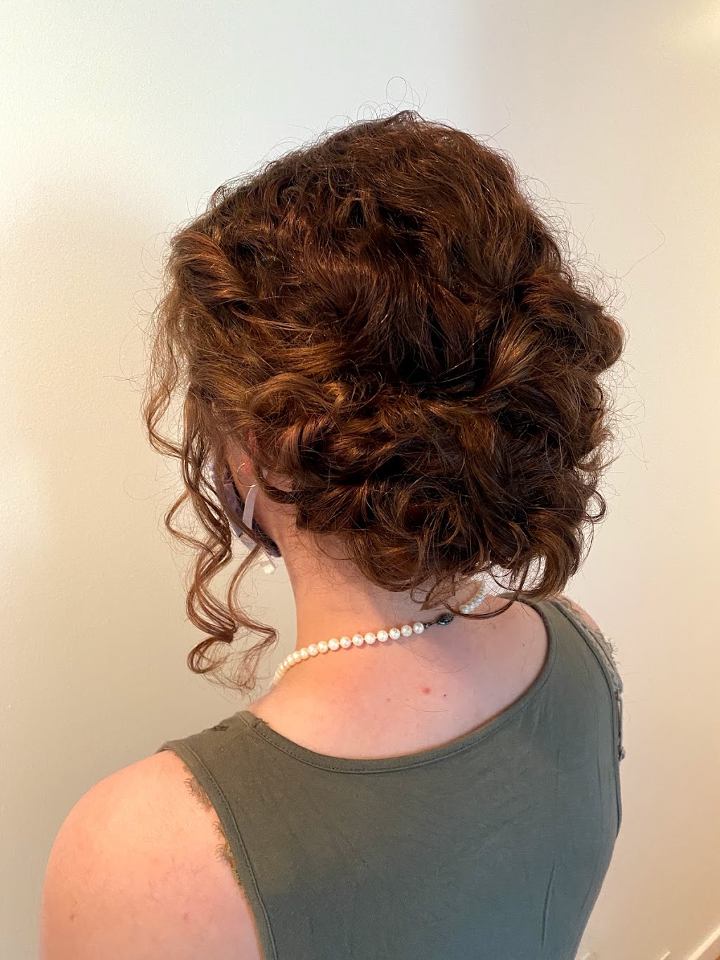 White Rose Bridal Hair | 7050 Blackwell Rd, Kamloops, BC V2C 6V7, Canada | Phone: (250) 819-3122