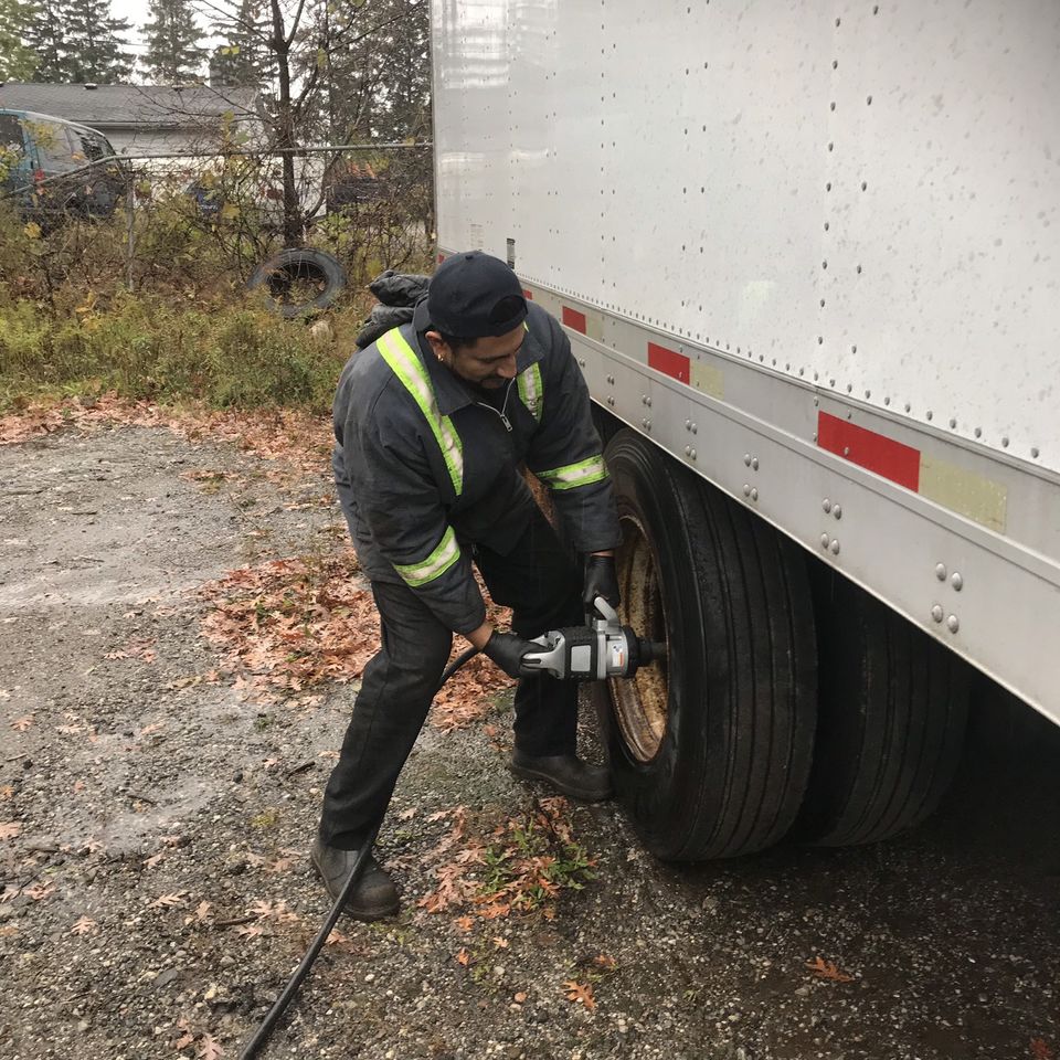 Sohan 24hrs Mobile Truck and Trailer Repair | 11 Kingfisher Crescent, Cambridge, ON N1T 1P9, Canada | Phone: (519) 212-0312