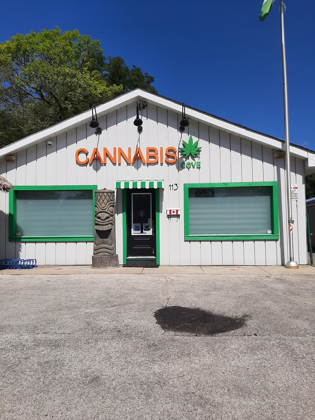 Cannabis Cove | 113 Main St, Wasaga Beach, ON L9Z 2K9, Canada | Phone: (705) 352-2283