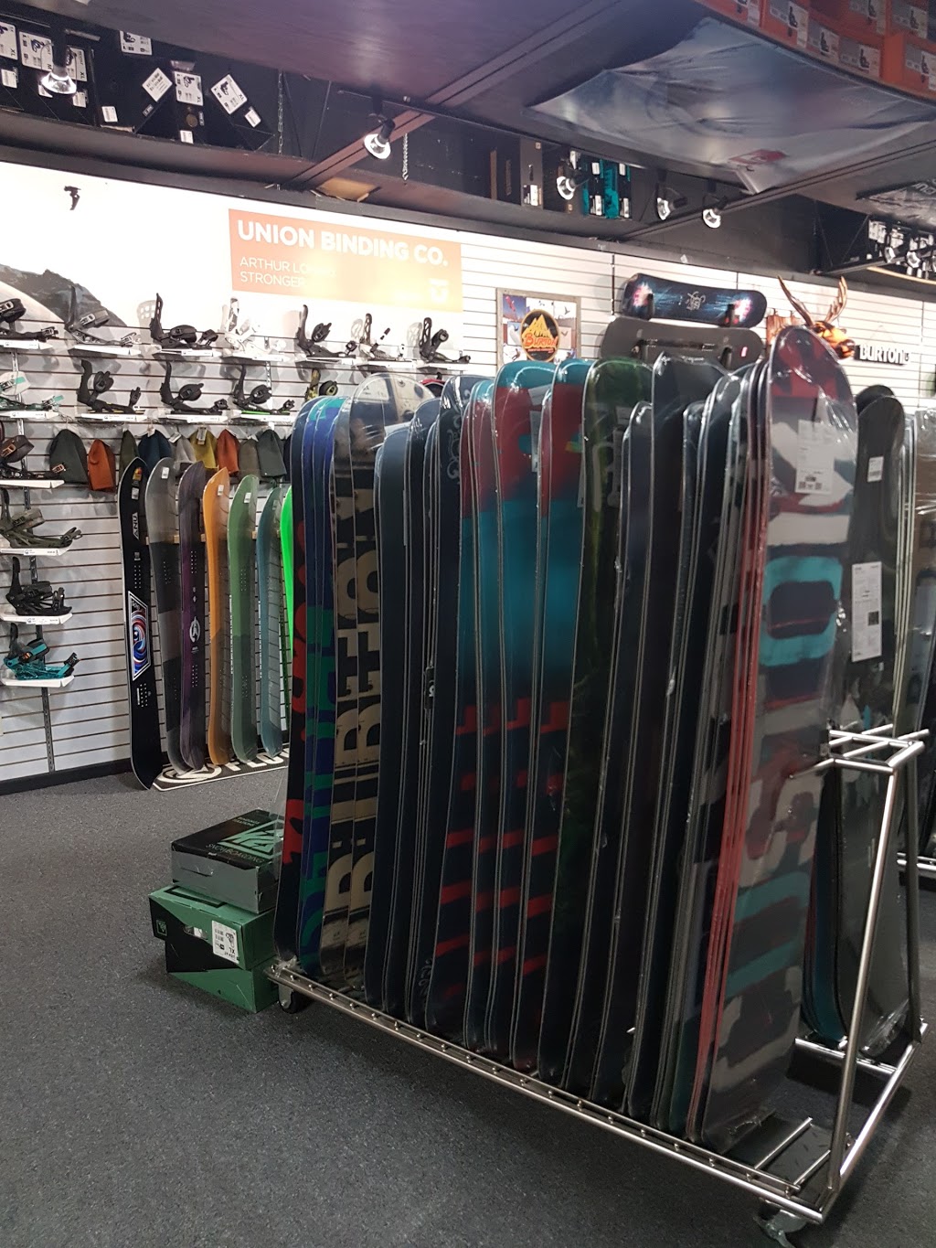 Corbetts Ski + Snowboard | 120 Speers Rd, Oakville, ON L6K 2E7, Canada | Phone: (905) 845-1561