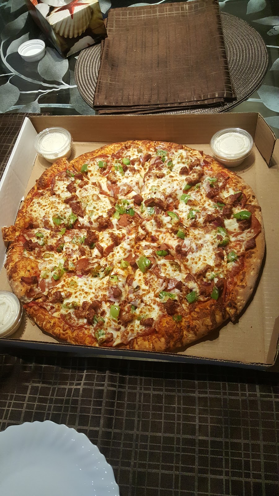 Pizza Hot Pizza | 3899 Trelawny Circle, Mississauga, ON L5N 6S3, Canada | Phone: (905) 826-4477