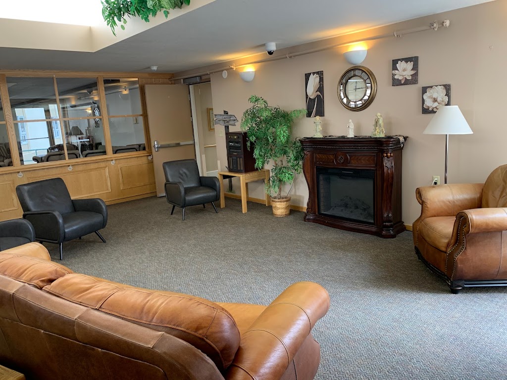 Chinook Lodge | 451 3 St W, Cardston, AB T0K 0K0, Canada | Phone: (403) 653-4324