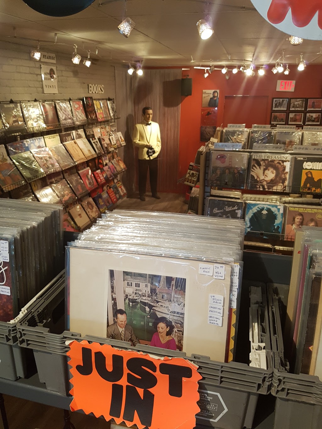 Village Vinyl Emporium & Cafe | 2925 Lake Shore Blvd W, Etobicoke, ON M8V 1J4, Canada | Phone: (416) 809-6625