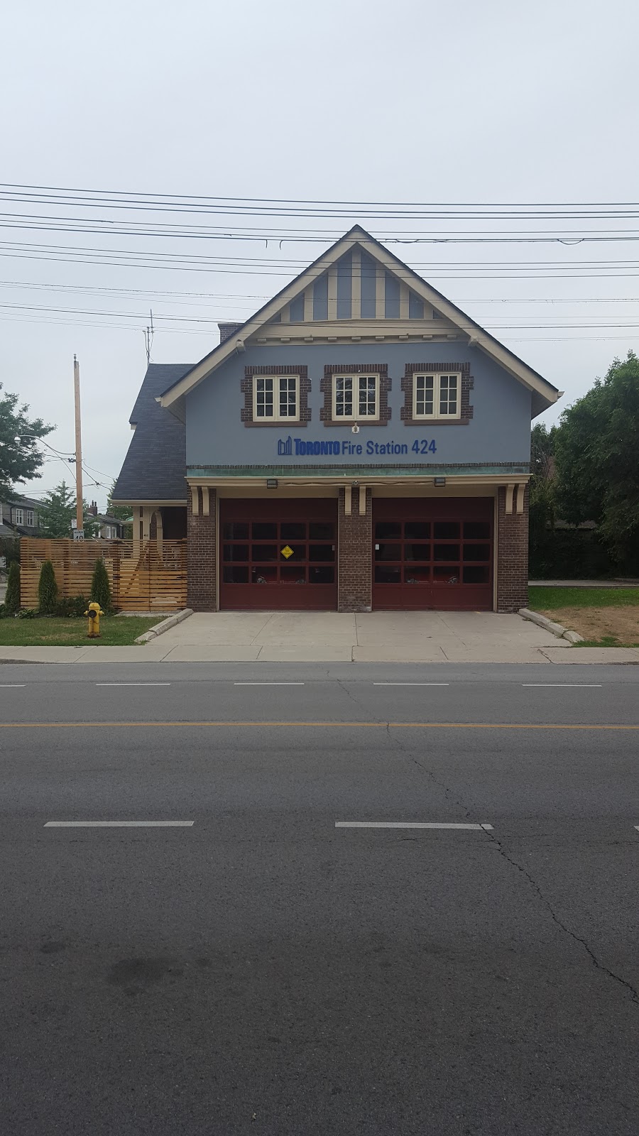 Toronto Fire Station 424 | 462 Runnymede Rd, Toronto, ON M6S 2Y1, Canada | Phone: (416) 338-9050