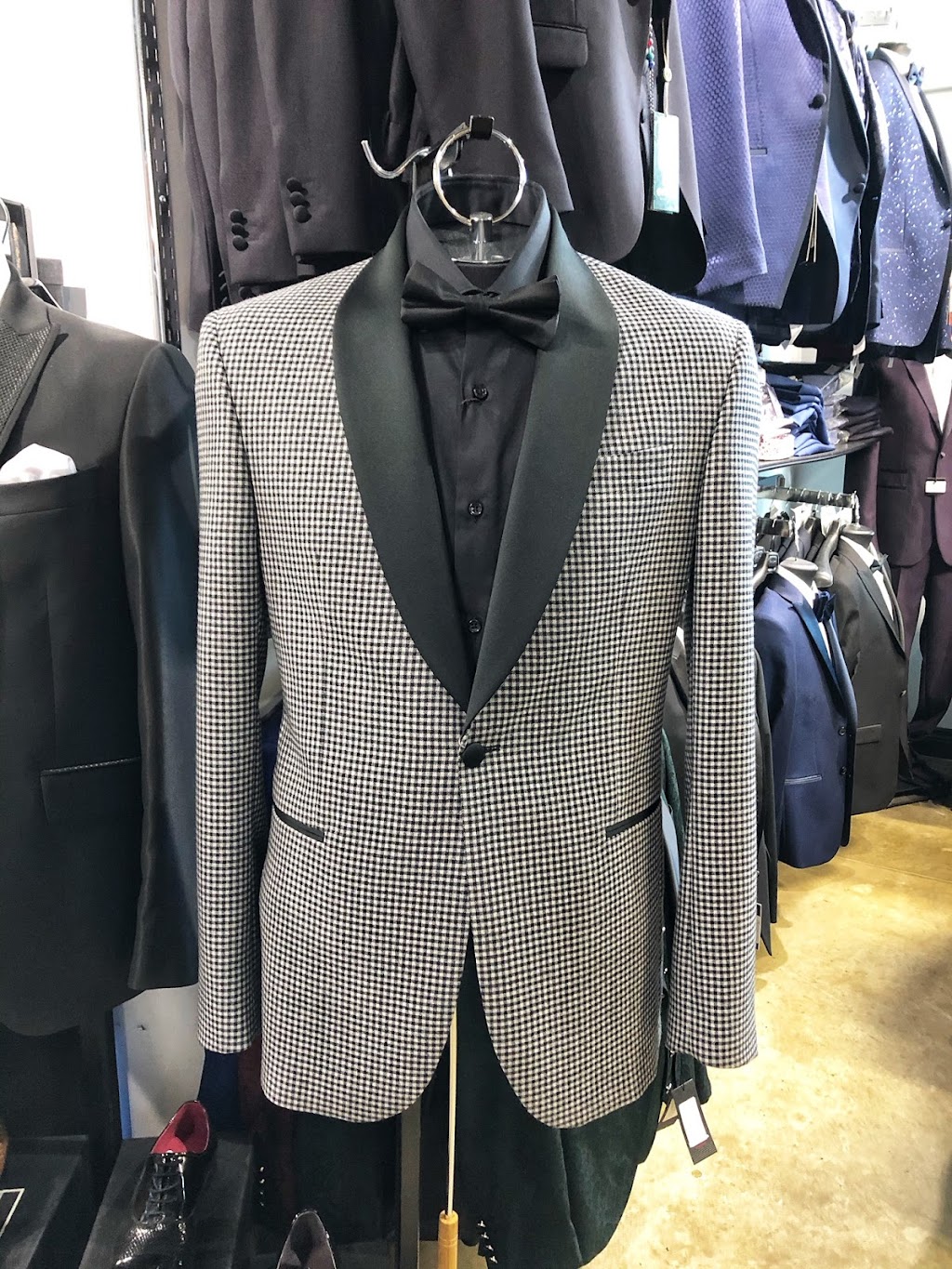 ESCO CLOTHIERS | 6970 Edwards Blvd, Mississauga, ON L5T 2W2, Canada | Phone: (905) 564-7677