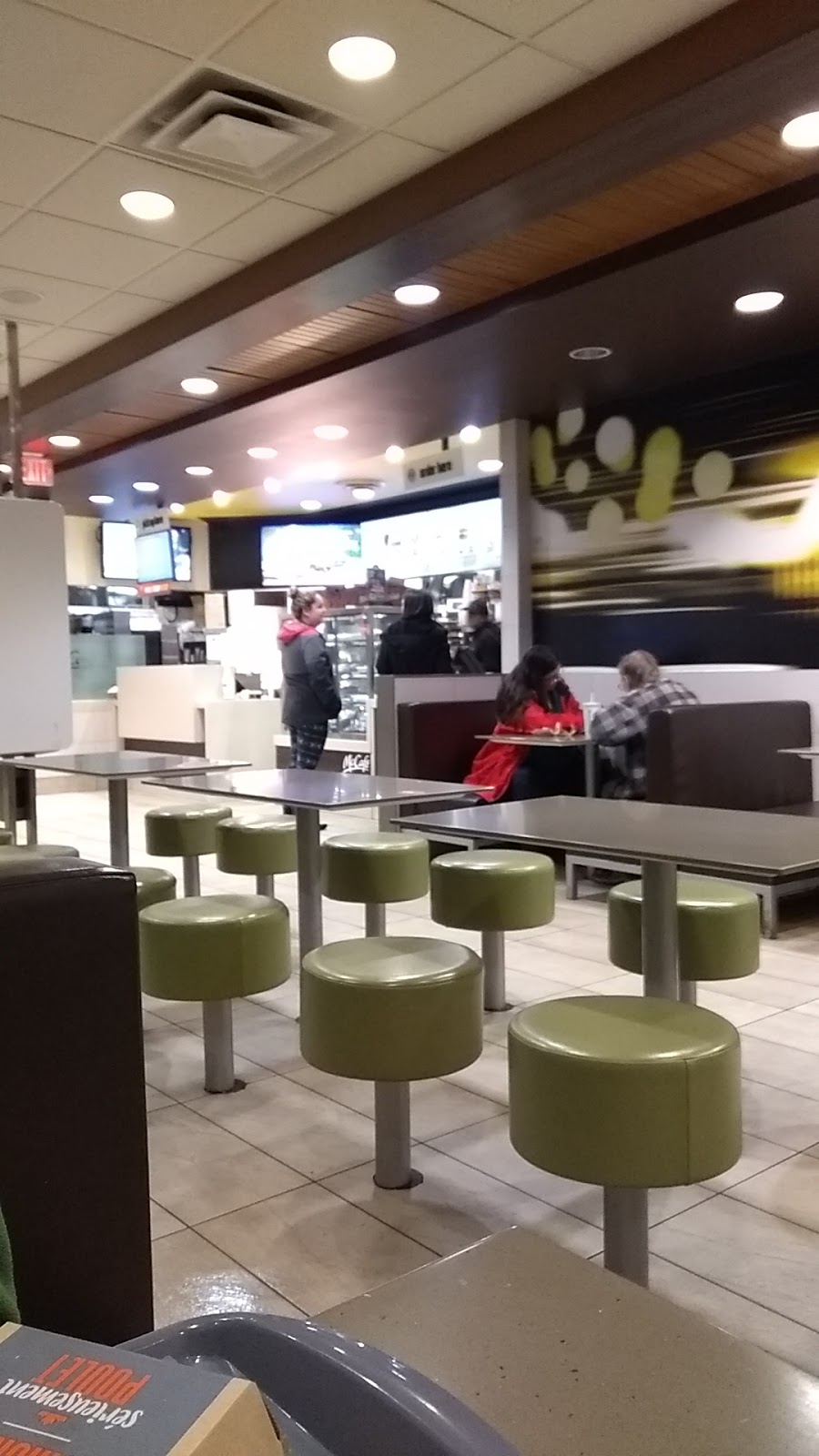McDonalds | 2106 Whatcom Rd, Abbotsford, BC V3G 2K8, Canada | Phone: (604) 859-2050