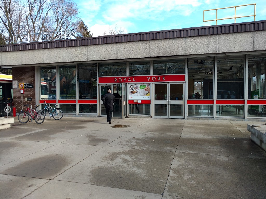 Royal York Station | 2900 Bloor St W, Etobicoke, ON M8X 1B5, Canada