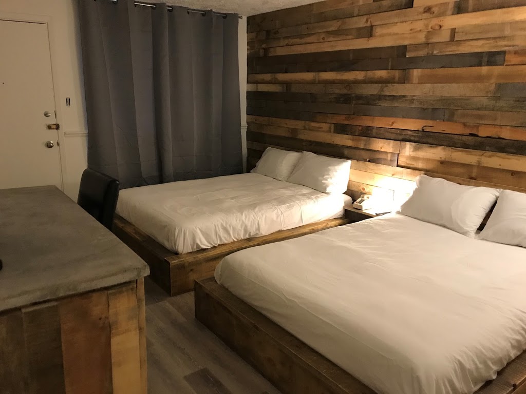 Motel Panoramik | 280 Rue Séraphin, Sainte-Adèle, QC J8B 2G4, Canada | Phone: (450) 229-2680