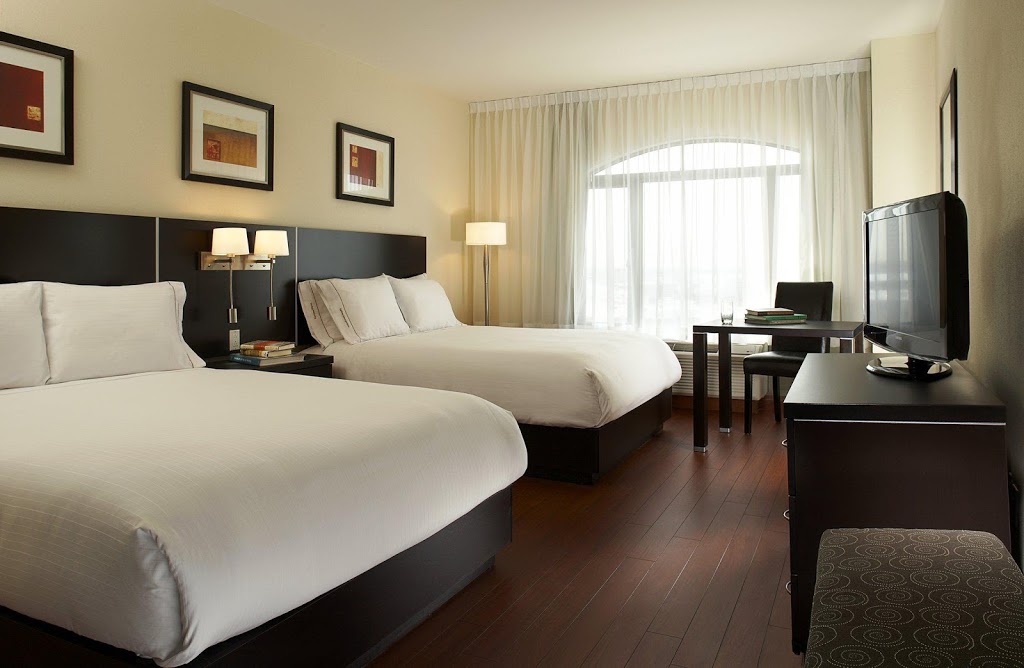 Holiday Inn Express & Suites Montreal Airport | 10888 Chemin de la Côte-de-Liesse, Montréal, QC H8T 1A6, Canada | Phone: (514) 422-8080