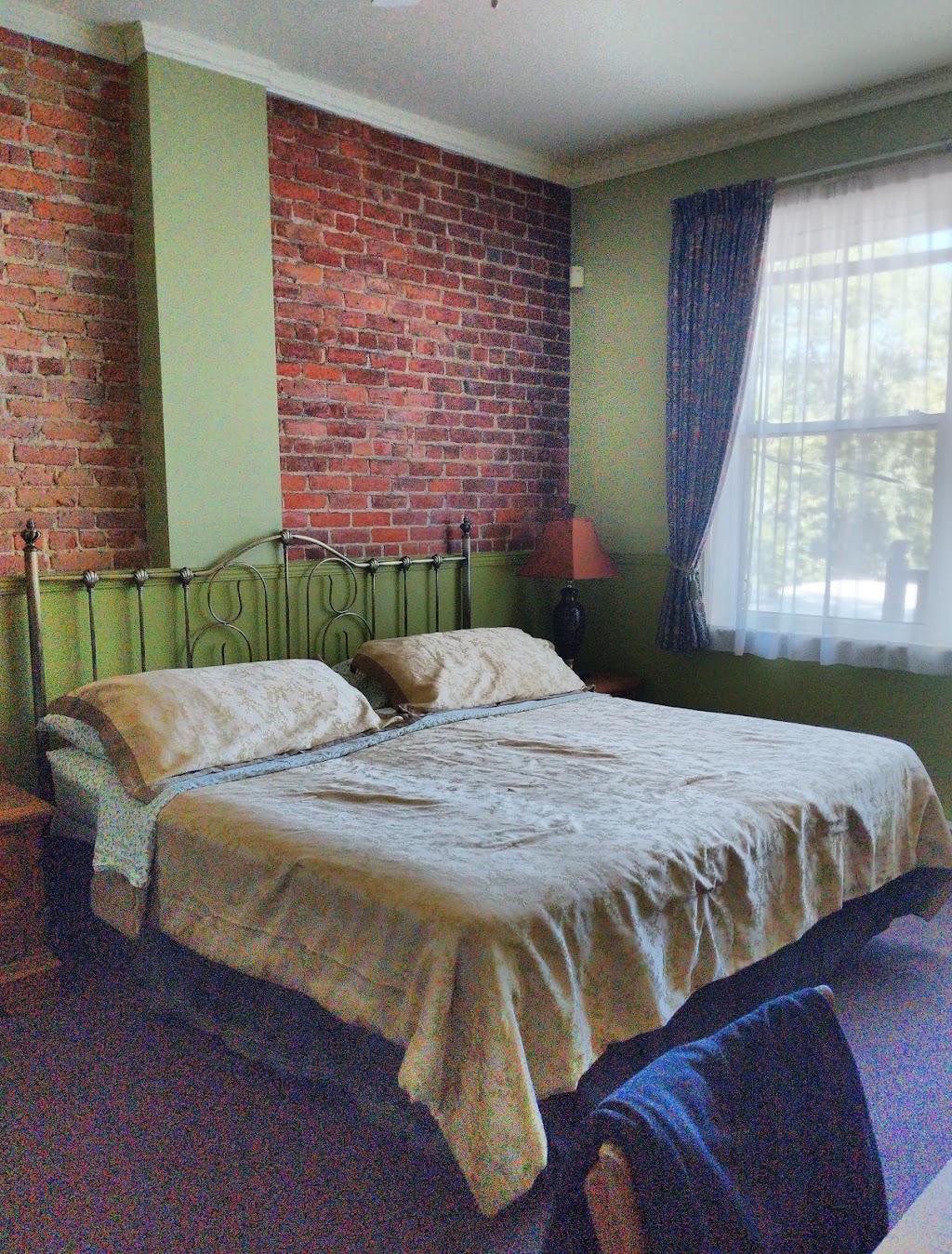 B & B Mon Calme | 549 Grande Allée E, Québec, QC G1R 2J5, Canada | Phone: (877) 983-8379