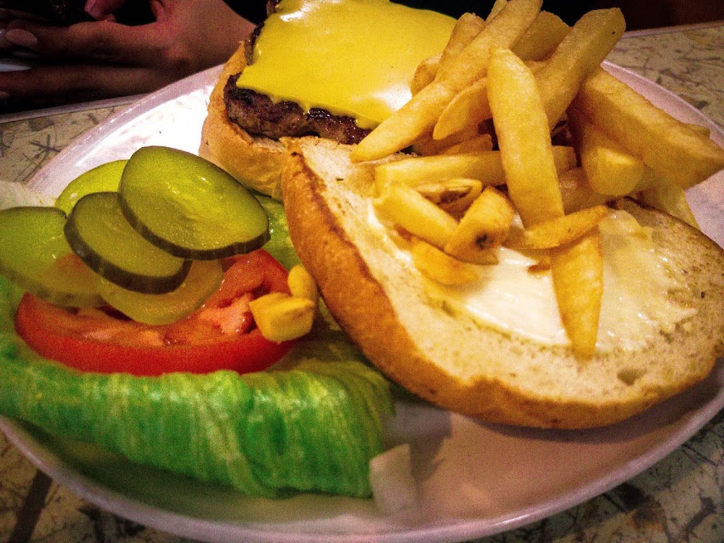 Jumbo Hamburger | 629 Pharmacy Ave, Scarborough, ON M1L 3H3, Canada | Phone: (416) 755-6451