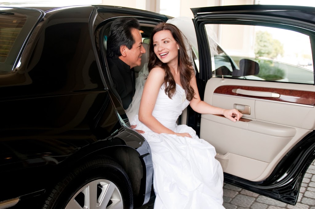 Francescos Limousine Inc. | 39 Stoffel Dr, Etobicoke, ON M9W 6A8, Canada | Phone: (416) 893-2641