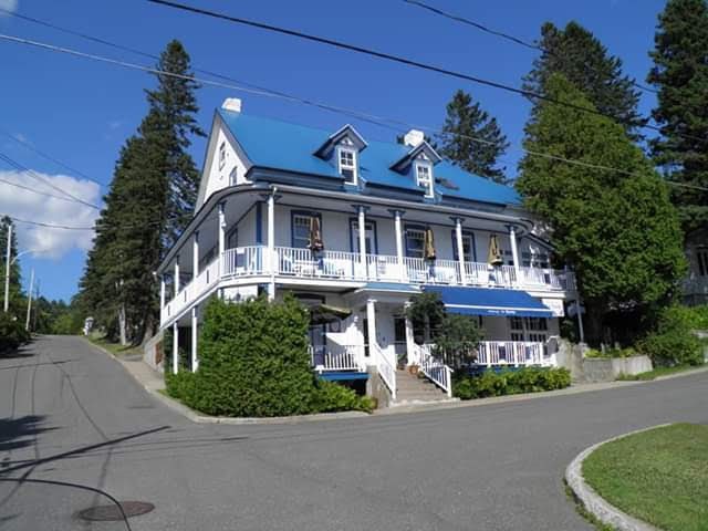 Auberge Le Bome | 720 2e Av, Grandes-Piles, QC G0X 1H0, Canada | Phone: (819) 538-2805