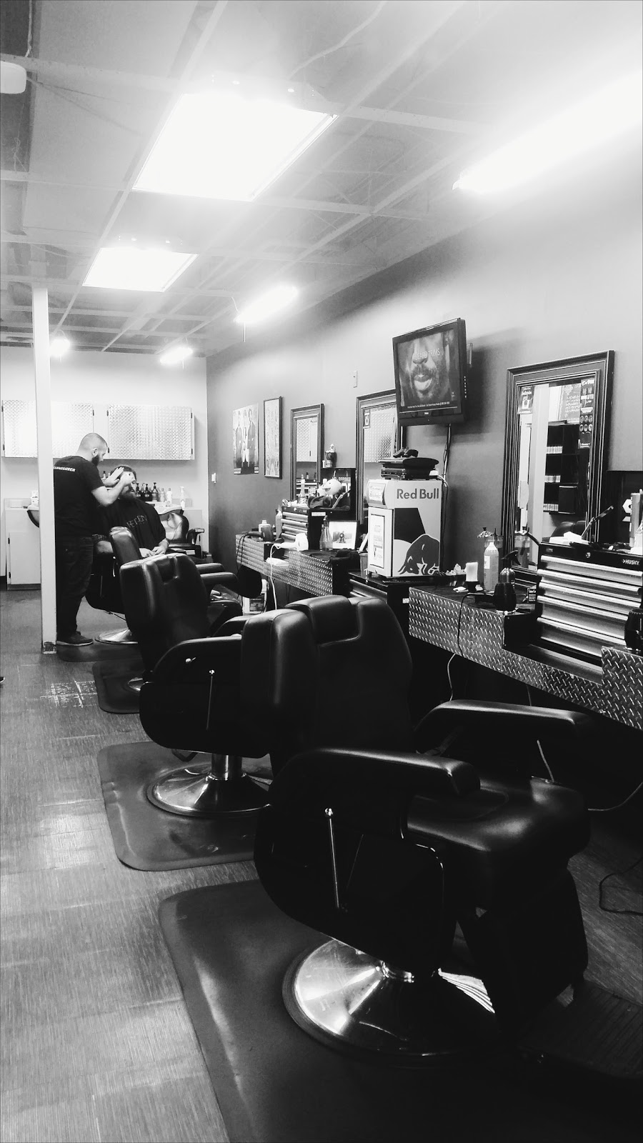 Mr. Barber Millwoods Tipaskin | 3210 82 St NW, Edmonton, AB T6K 3Y3, Canada | Phone: (780) 758-9995