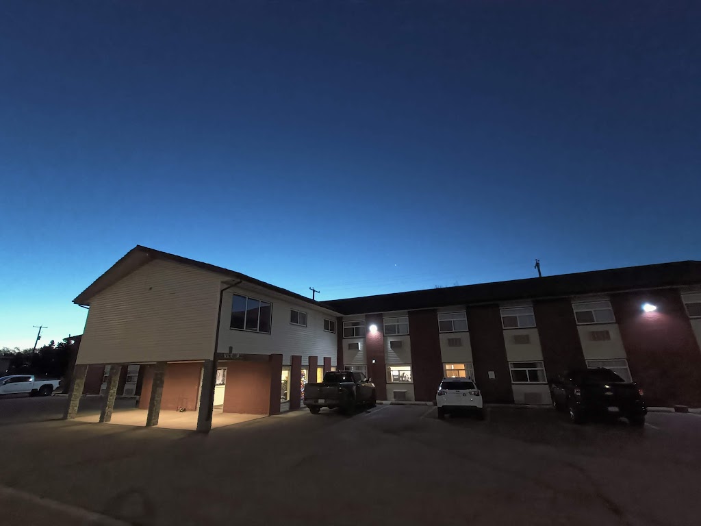 Econo Lodge Hotel Taber | 5302 46 Ave, Taber, AB T1G 2A8, Canada | Phone: (403) 223-8911