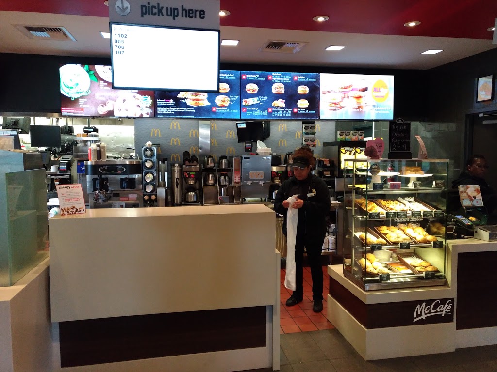 McDonalds | 2473 Mt Newton Cross Rd, Saanichton, BC V8M 2B7, Canada | Phone: (250) 544-2630