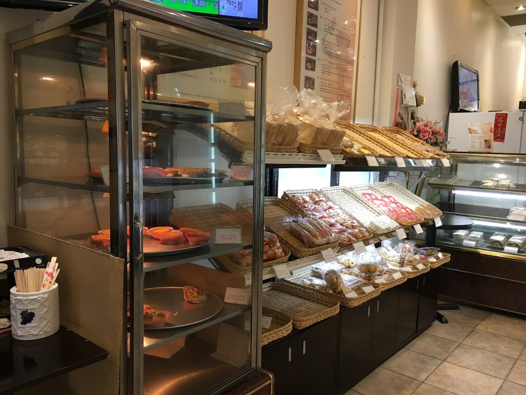 Palace Bakery & Café | 9019 Bayview Ave, Richmond Hill, ON L4B 3M6, Canada | Phone: (905) 882-2236