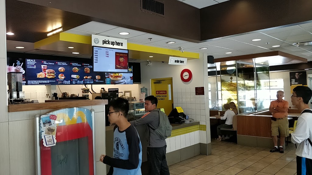 McDonalds | 808 Marine Dr, West Vancouver, BC V7T 1A1, Canada | Phone: (604) 922-1012