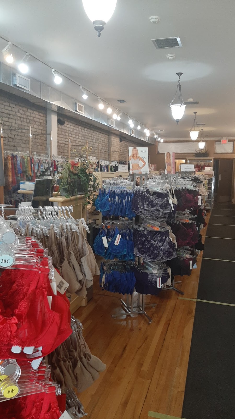 Sophias Lingerie | 527 Danforth Ave, Toronto, ON M4K 1P7, Canada | Phone: (416) 461-6113